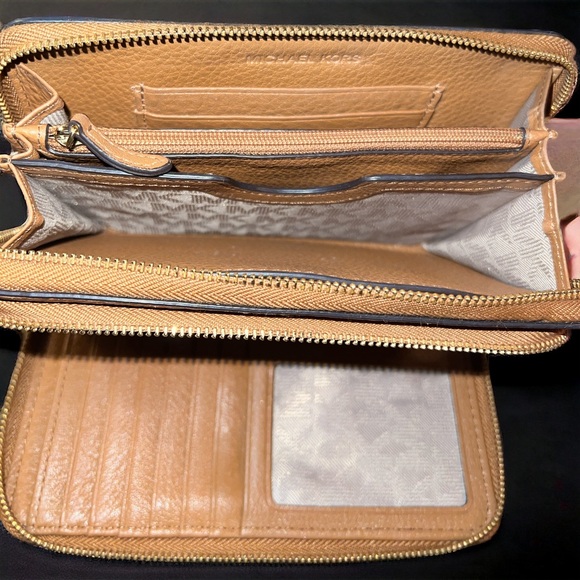 Michael Kors Two Compartment  Leather Wallet - Picture 7 of 7